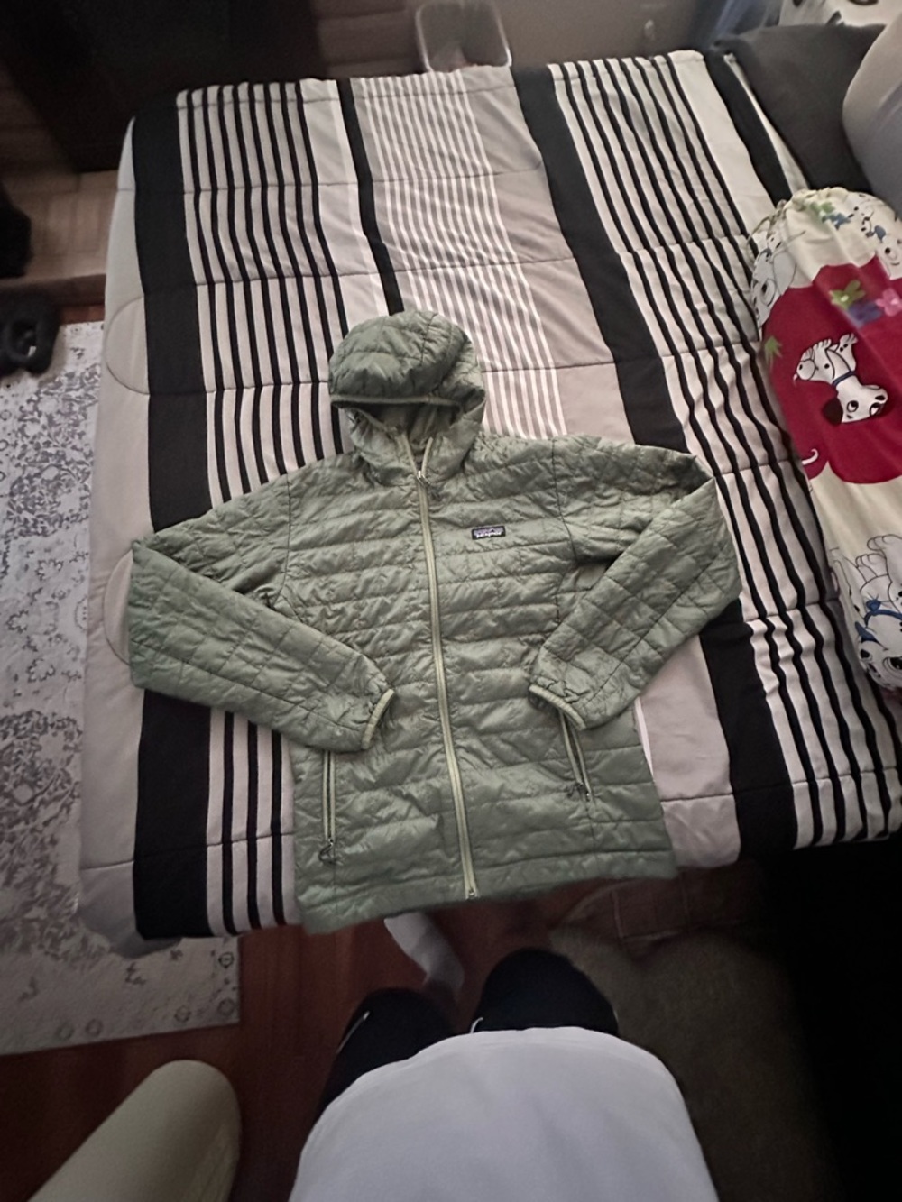 Men’s M Patagonia Quilted Hooded Jacket in Sage Green
